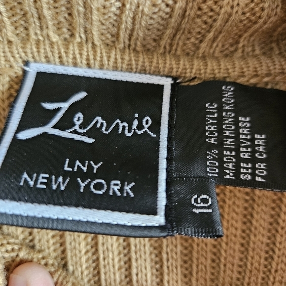 Vintage Lennie LNY tan turrtle neck sweater. - Picture 3 of 6